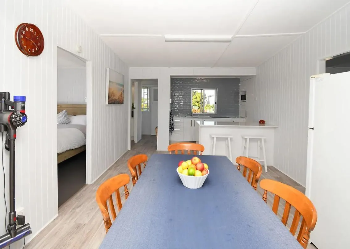 Bazza'S Beach House Burrum Heads 0*,  Australia